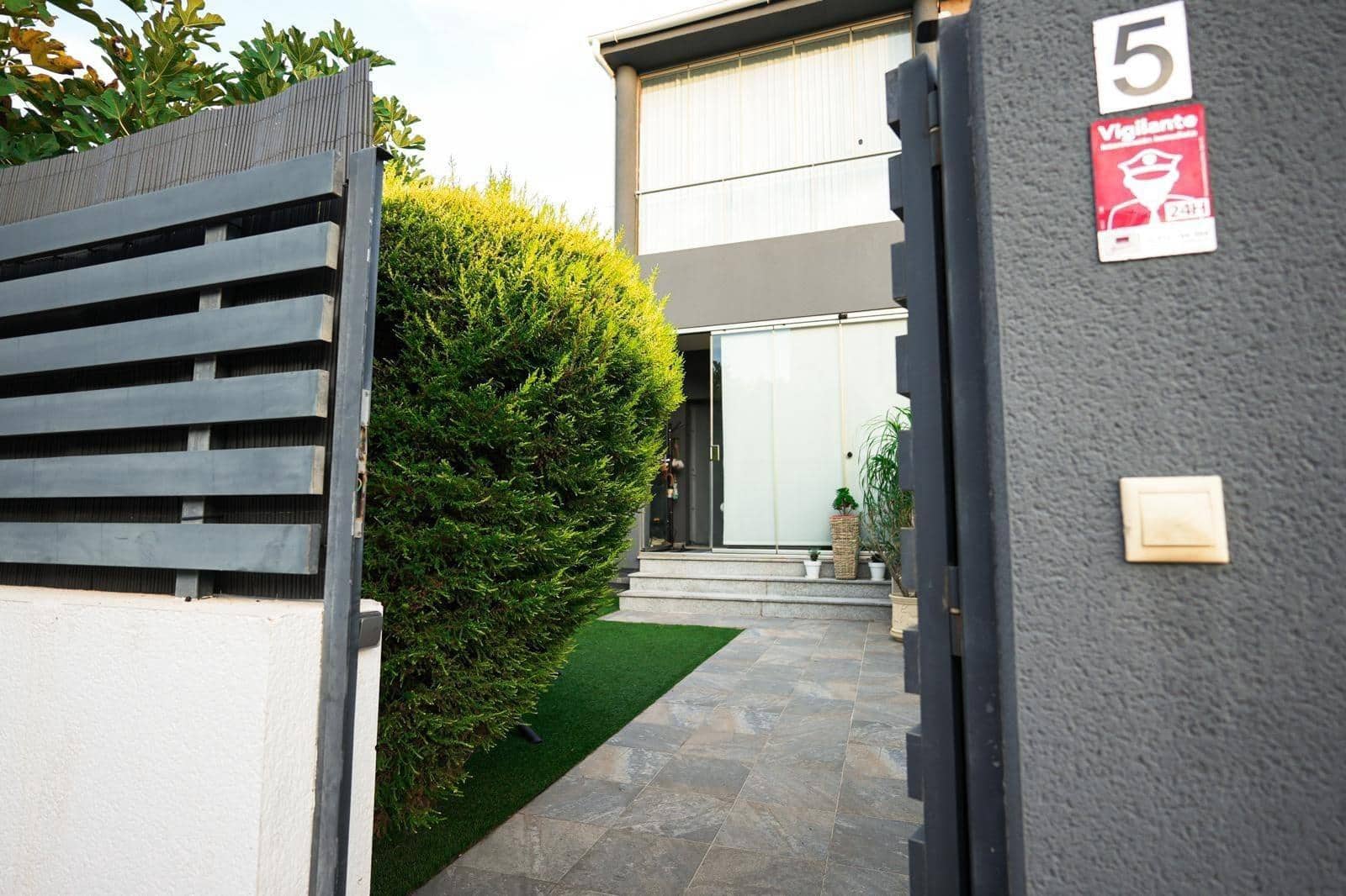 3 slaapkamer Rijtjeshuis te koop in Aguas Nuevas met zwembad - € 375.000 (Ref: 9884799)