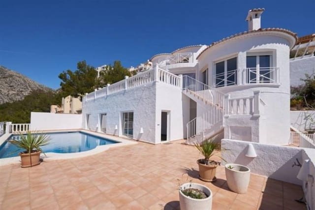 4 sovrum Villa till salu i Altea med pool - 895 000 € (Ref: 3404585)