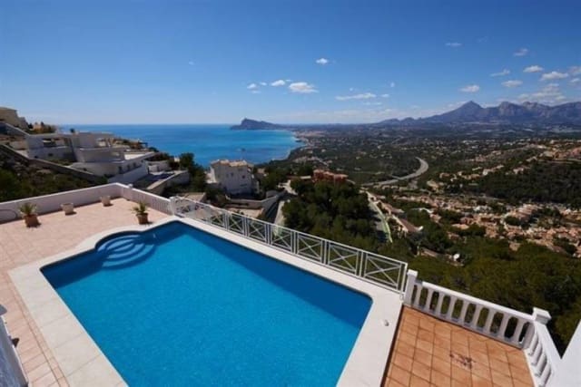 4 sovrum Villa till salu i Altea med pool - 895 000 € (Ref: 3404585)