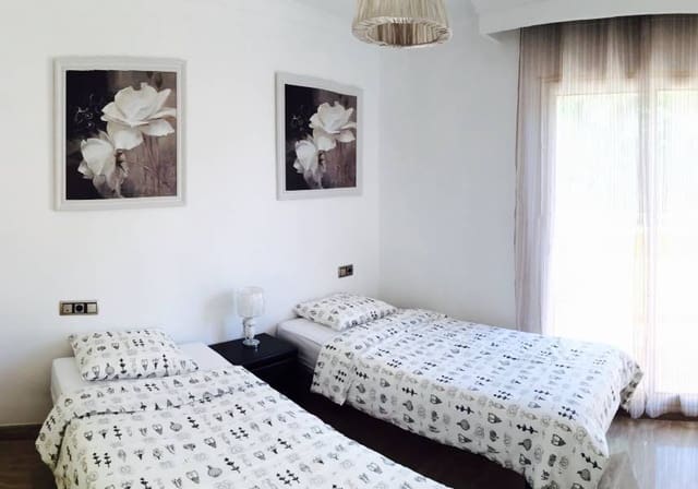 3 sypialnia Penthouse na sprzedaż w Sierra Blanca, Marbella z basenem garażem - 1 425 000 € (Ref: 4500049)