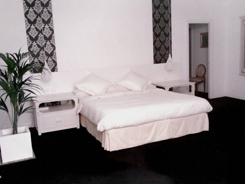 8 soverom Villa til salgs i Golden Mile med svømmebasseng garasje - € 10 500 000 (Ref: 4500118)