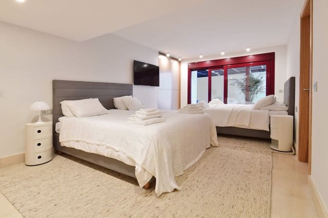 Chalet de 7 habitaciones en Nueva Andalucia, Marbella en venta con garaje - 4.400.000 € (Ref: 6571835)