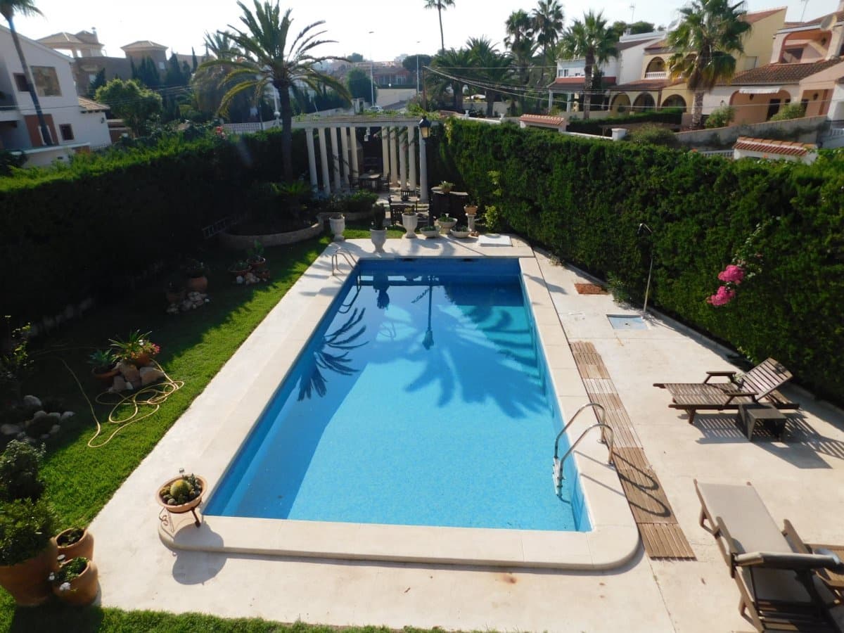 6 soveværelse Villa til salg i Torrevieja med swimmingpool - € 1.498.000 (Ref: 6571947)