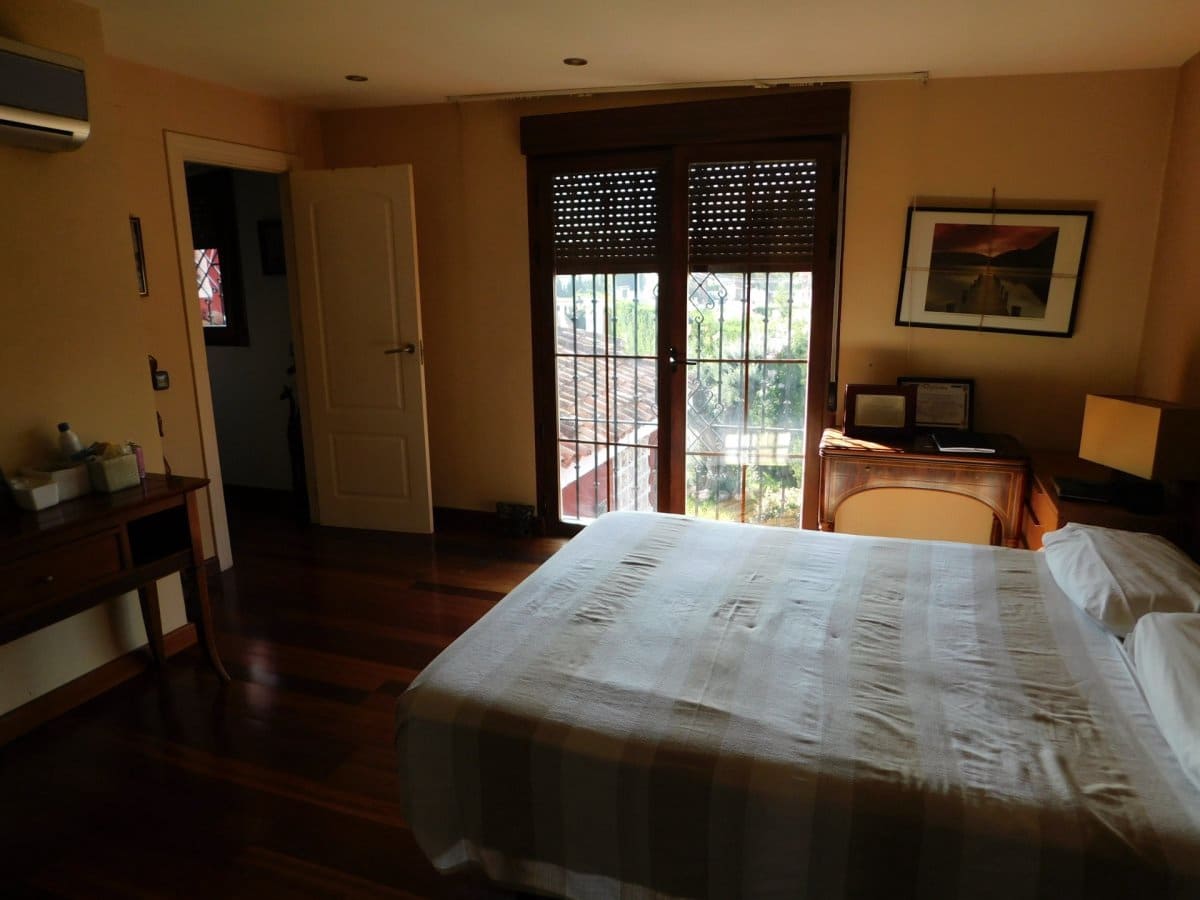 6 soveværelse Villa til salg i Torrevieja med swimmingpool - € 1.498.000 (Ref: 6571947)