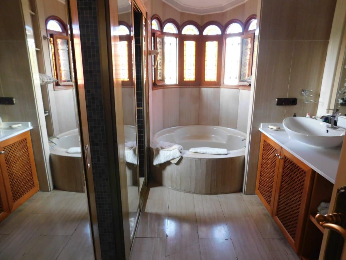 6 soveværelse Villa til salg i Torrevieja med swimmingpool - € 1.498.000 (Ref: 6571947)