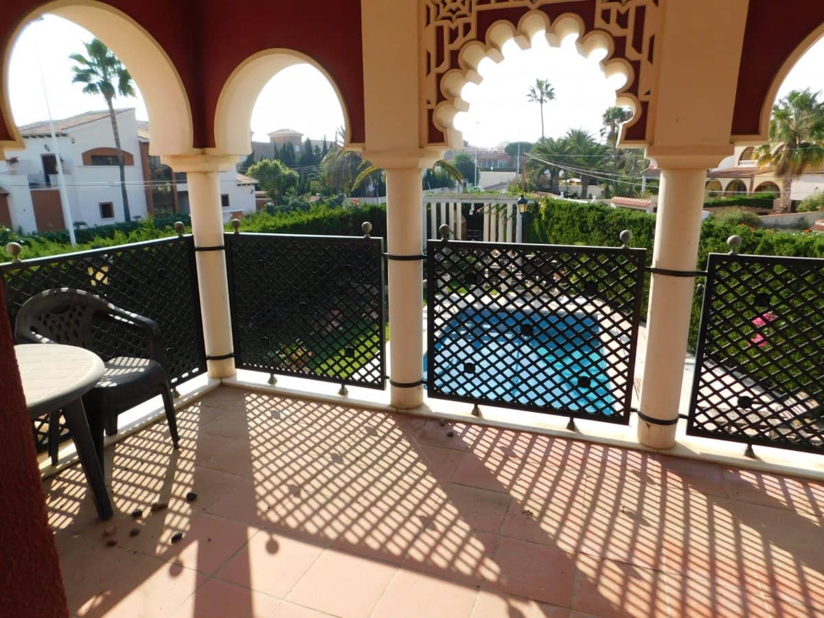 6 soveværelse Villa til salg i Torrevieja med swimmingpool - € 1.498.000 (Ref: 6571947)