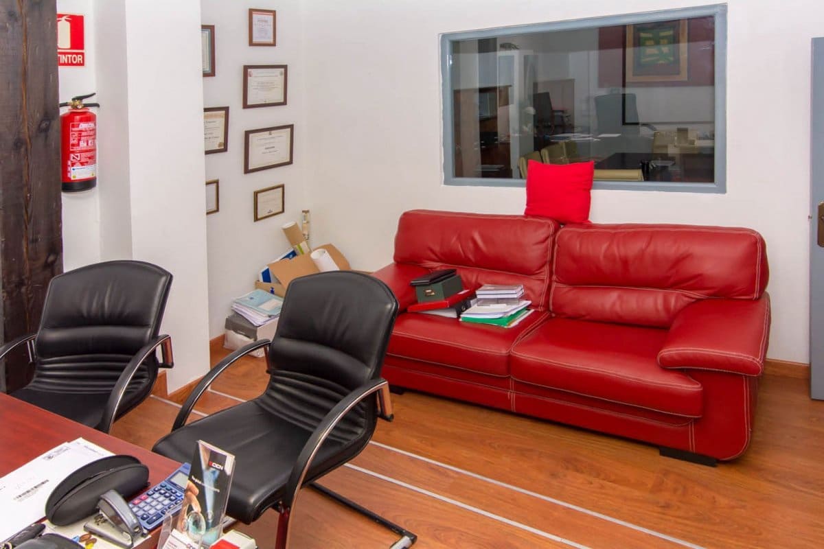 5 bedroom Commercial for sale in Torrevieja - € 170,000 (Ref: 6571968)