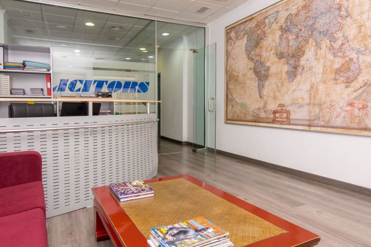 5 bedroom Commercial for sale in Torrevieja - € 170,000 (Ref: 6571968)