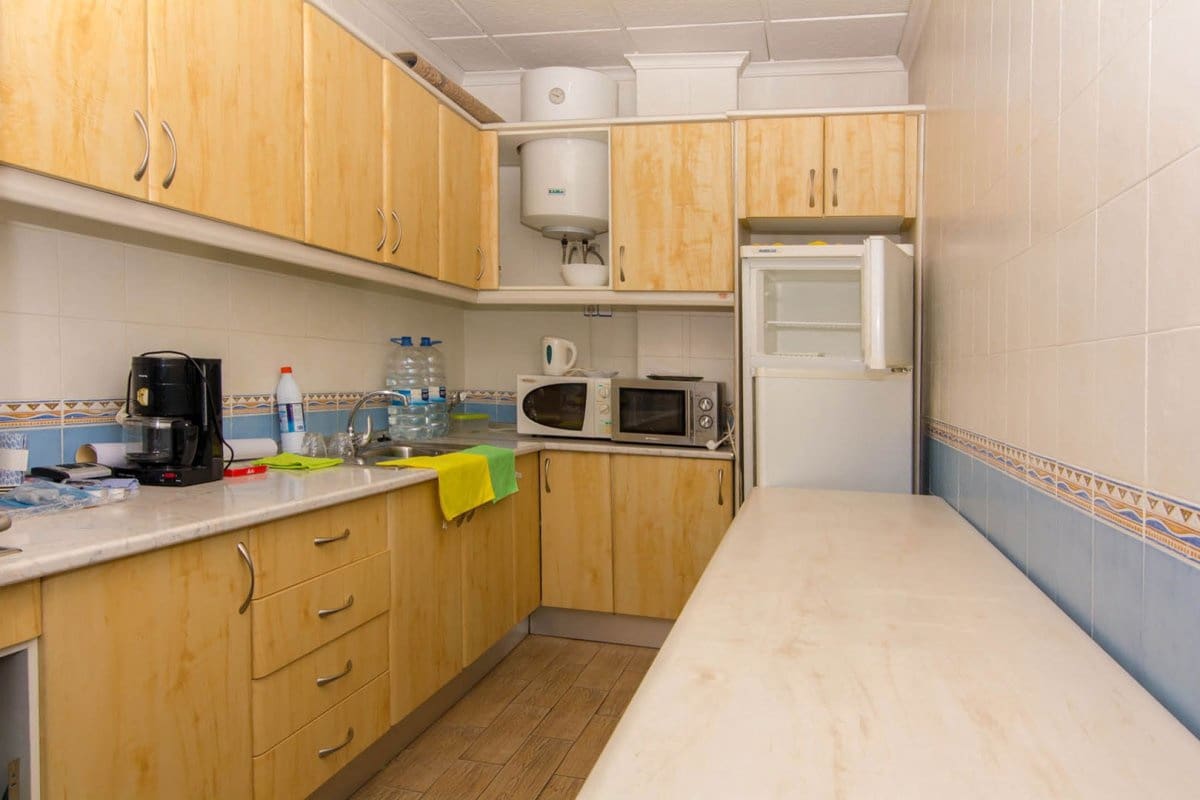 5 bedroom Commercial for sale in Torrevieja - € 170,000 (Ref: 6571968)