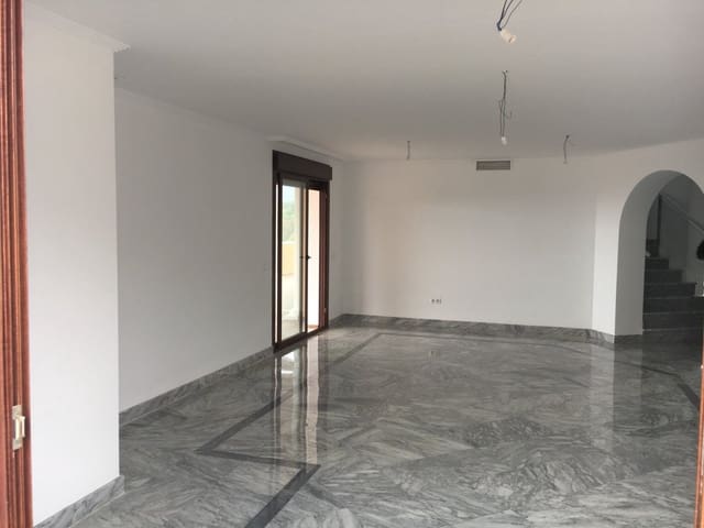 4 soverom Penthouse til salgs i Golden Mile, Marbella med svømmebasseng garasje - € 1 340 000 (Ref: 6572040)