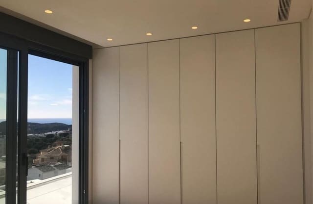 4 bedroom Villa for sale in Finestrat with pool garage - € 1,400,000 (Ref: 6601971)