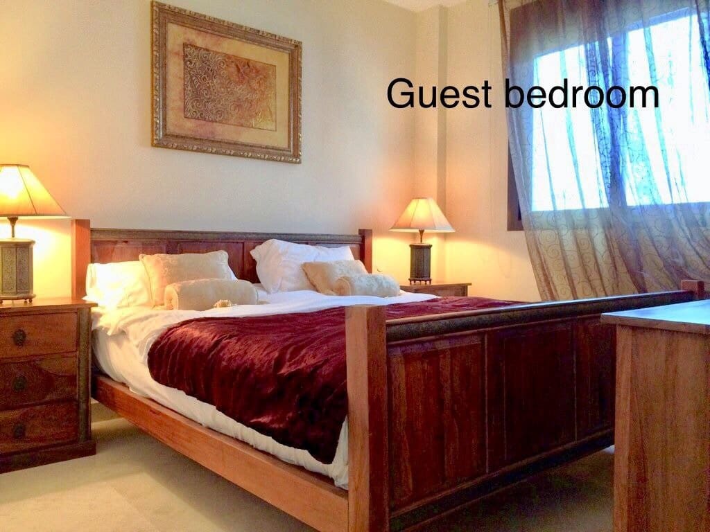 3 bedroom Villa for sale in La Alcaidesa with pool - € 420,000 (Ref: 6963530)