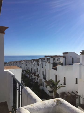 3 soveværelse Villa til salg i La Alcaidesa med swimmingpool - € 420.000 (Ref: 6963530)