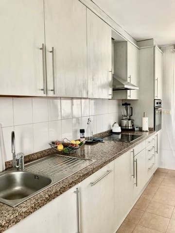 3 soveværelse Villa til salg i La Alcaidesa med swimmingpool - € 420.000 (Ref: 6963530)