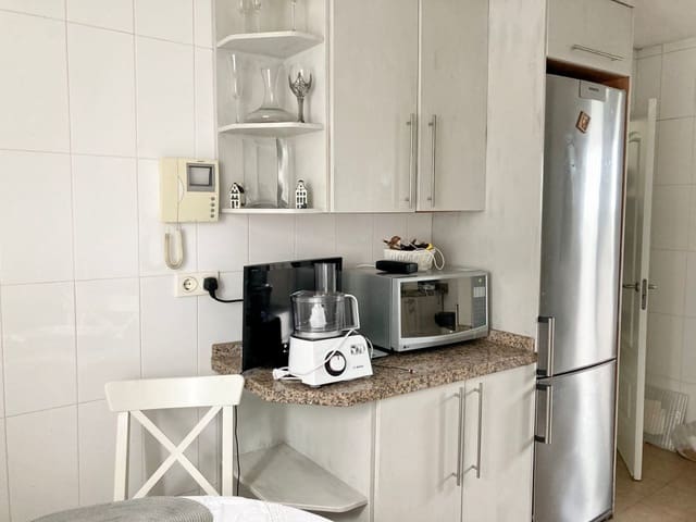 3 soveværelse Villa til salg i La Alcaidesa med swimmingpool - € 420.000 (Ref: 6963530)