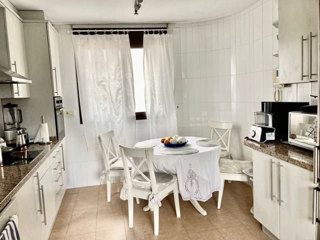 3 soveværelse Villa til salg i La Alcaidesa med swimmingpool - € 420.000 (Ref: 6963530)