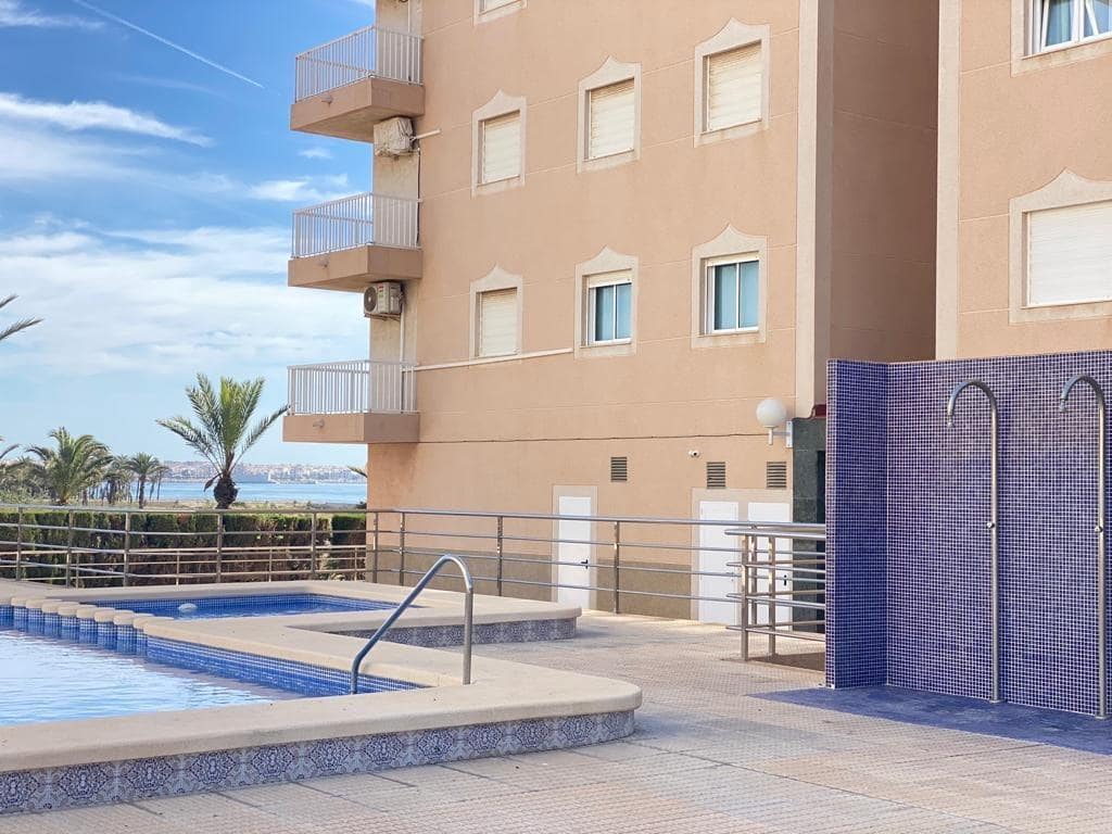 1 quarto Apartamento para arrendar em Punta Prima com piscina garagem - 650 € (Ref: 7546810)