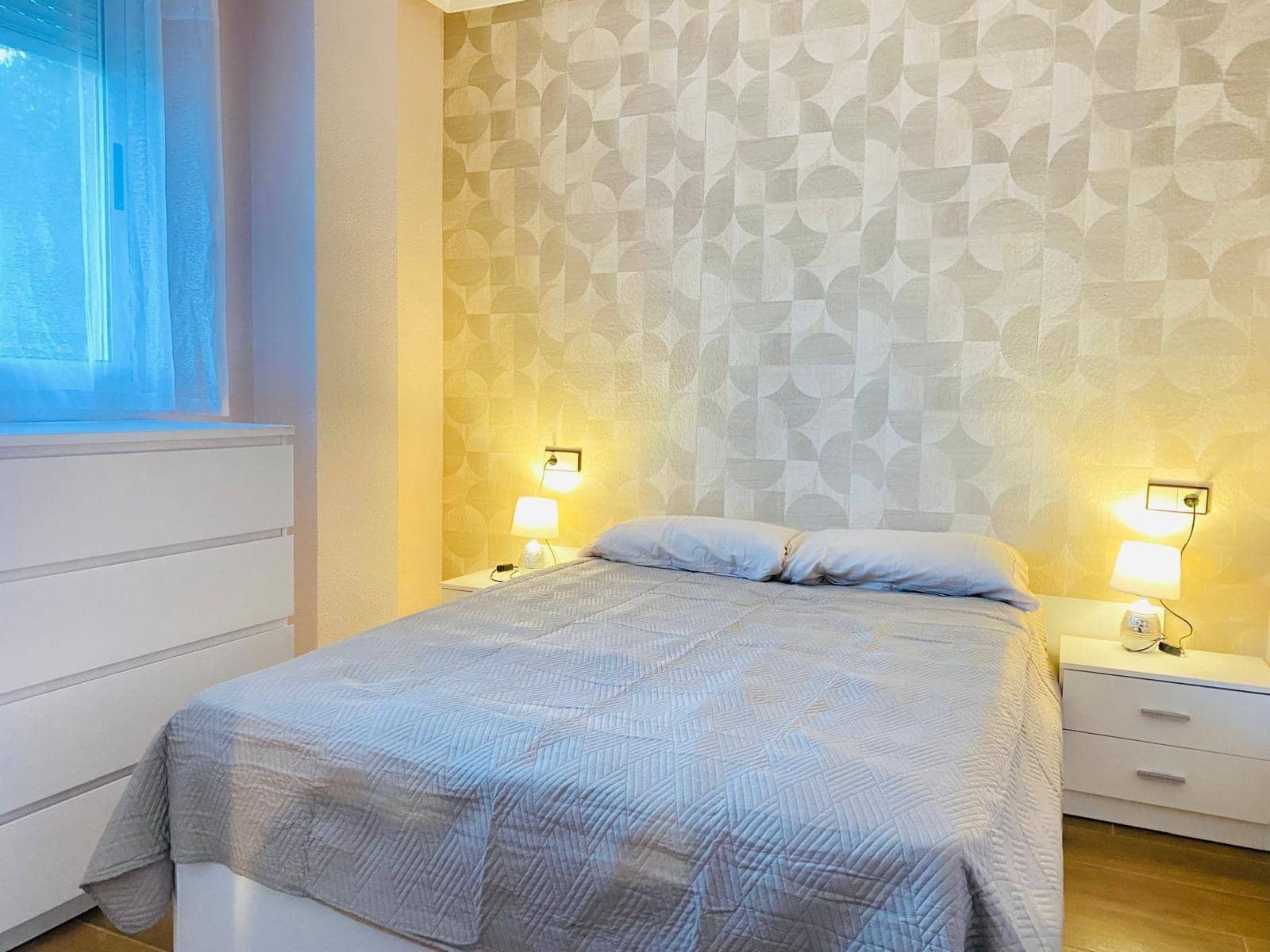 1 quarto Apartamento para arrendar em Punta Prima com piscina garagem - 650 € (Ref: 7546810)