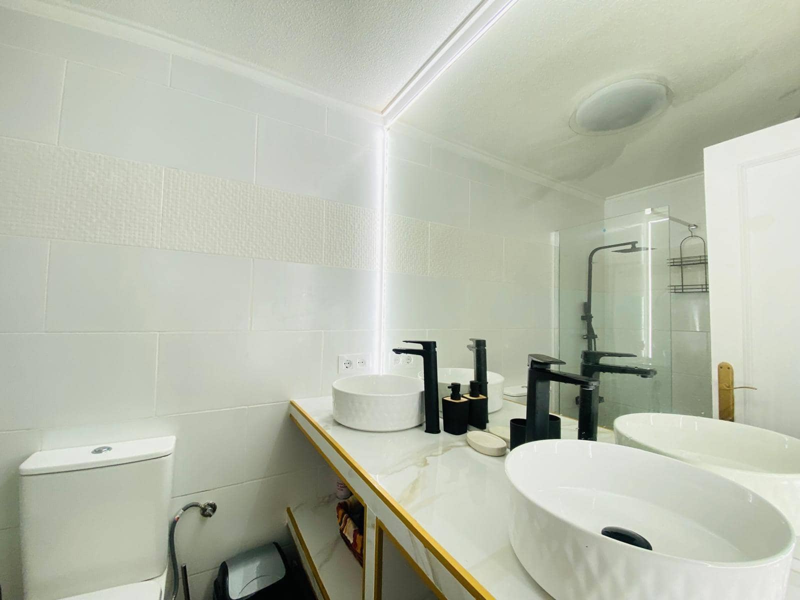 1 quarto Apartamento para arrendar em Punta Prima com piscina garagem - 650 € (Ref: 7546810)