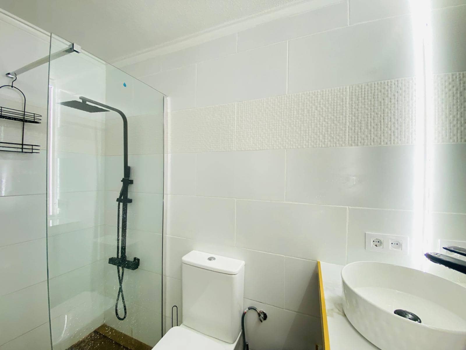 1 quarto Apartamento para arrendar em Punta Prima com piscina garagem - 650 € (Ref: 7546810)