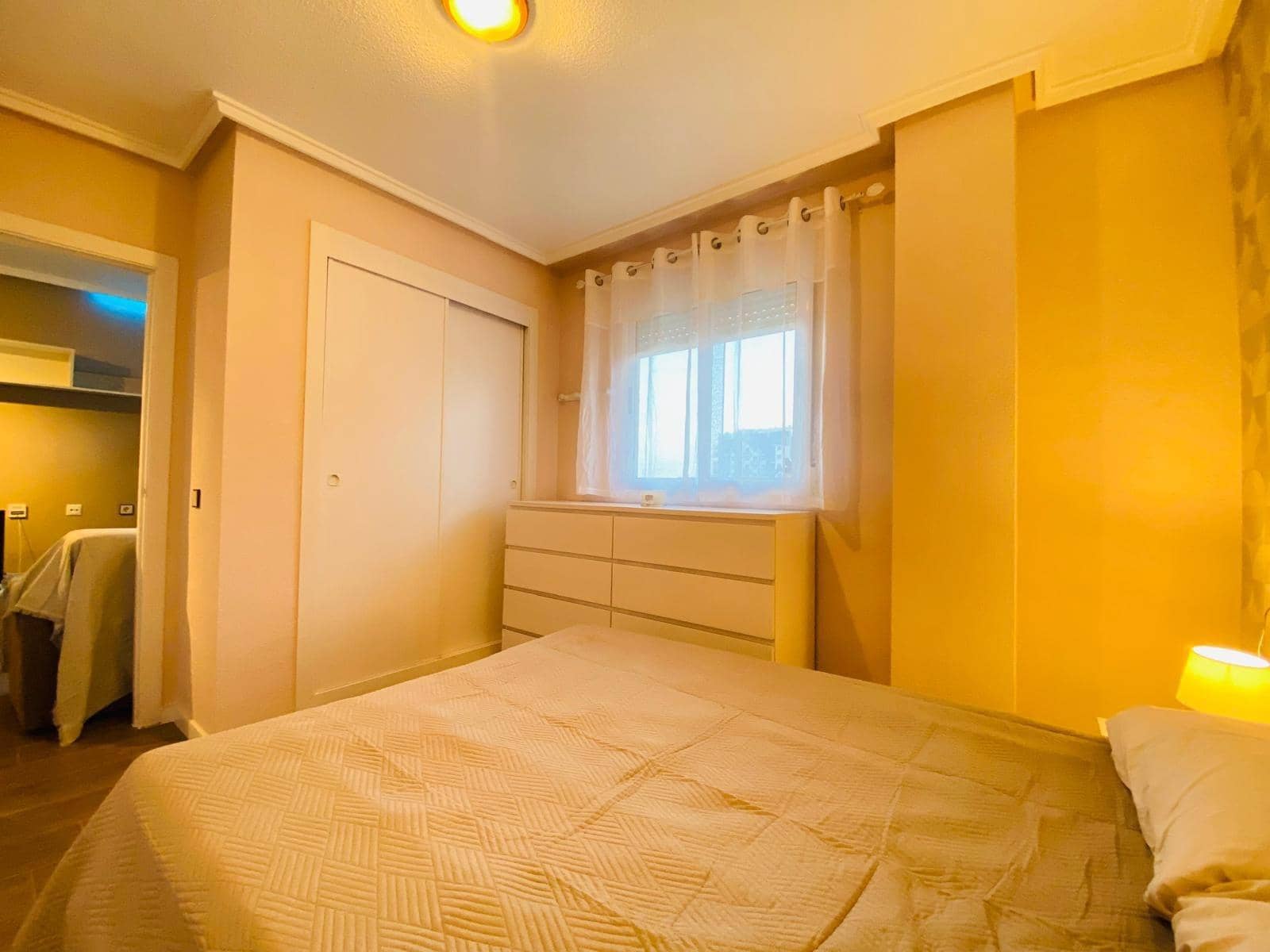 1 quarto Apartamento para arrendar em Punta Prima com piscina garagem - 650 € (Ref: 7546810)