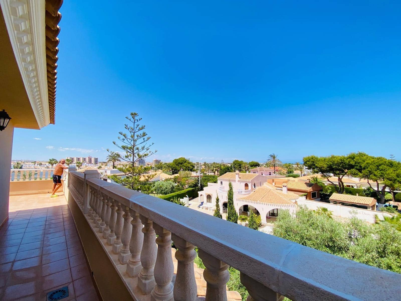 7 bedroom Villa for sale in Cabo Roig with pool garage - € 1,679,000 (Ref: 8377592)