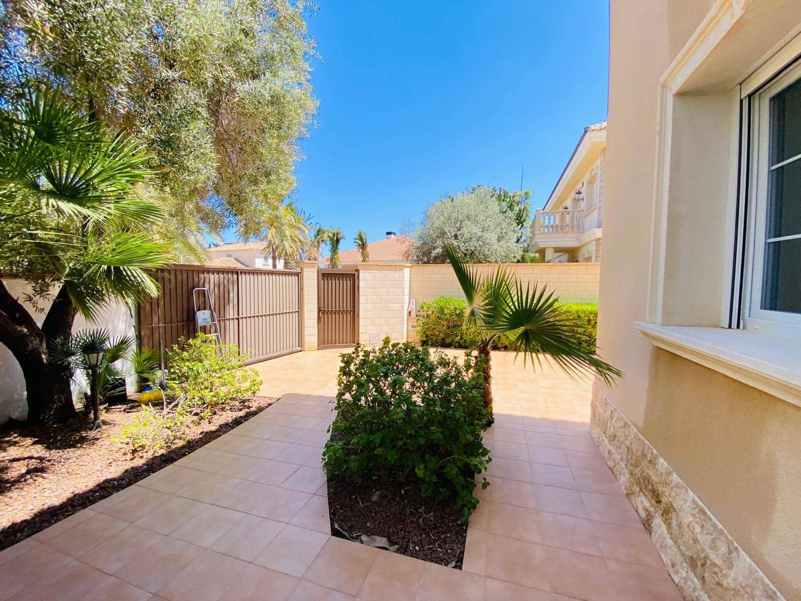 7 bedroom Villa for sale in Cabo Roig with pool garage - € 1,679,000 (Ref: 8377592)