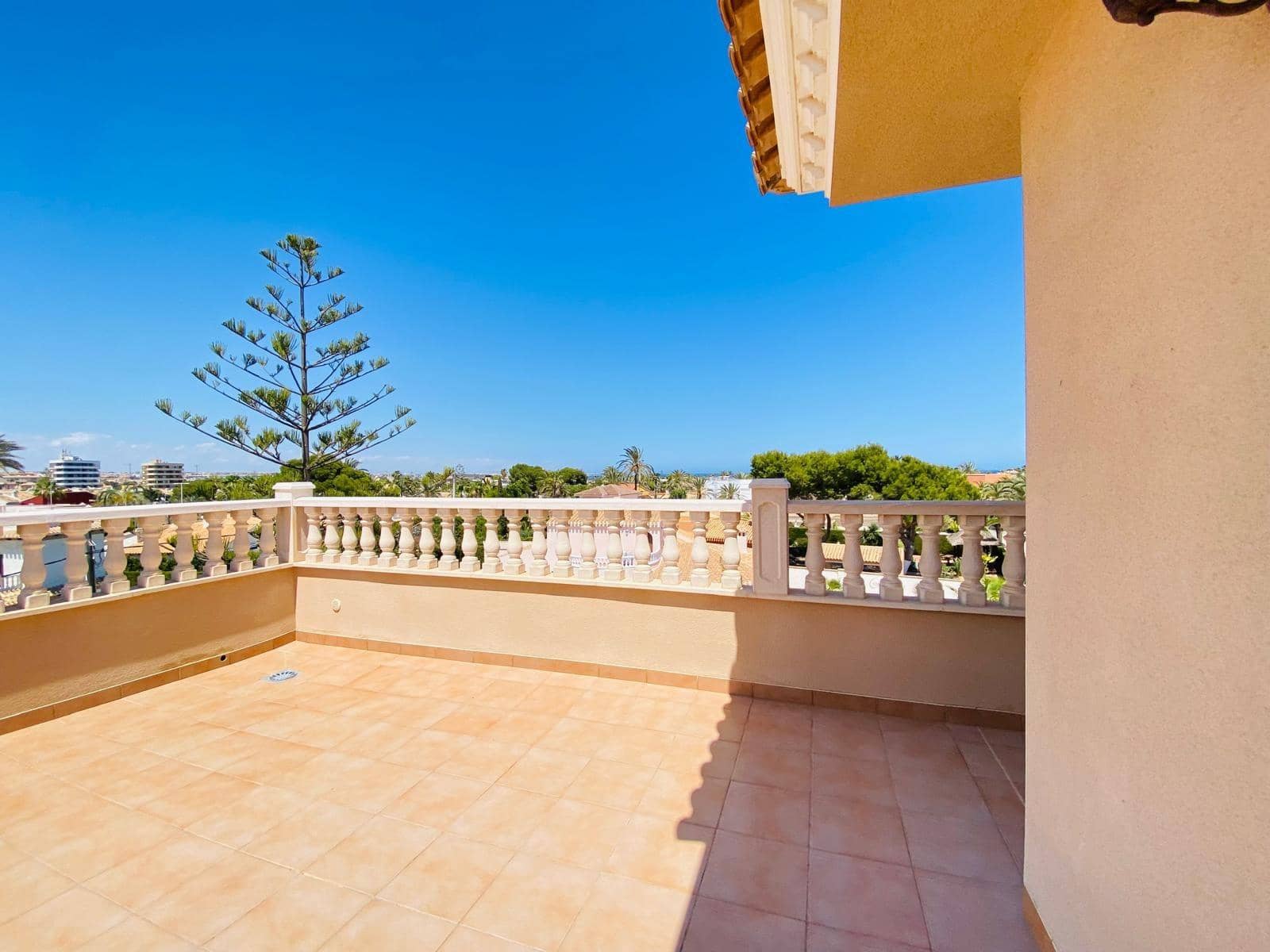7 bedroom Villa for sale in Cabo Roig with pool garage - € 1,679,000 (Ref: 8377592)