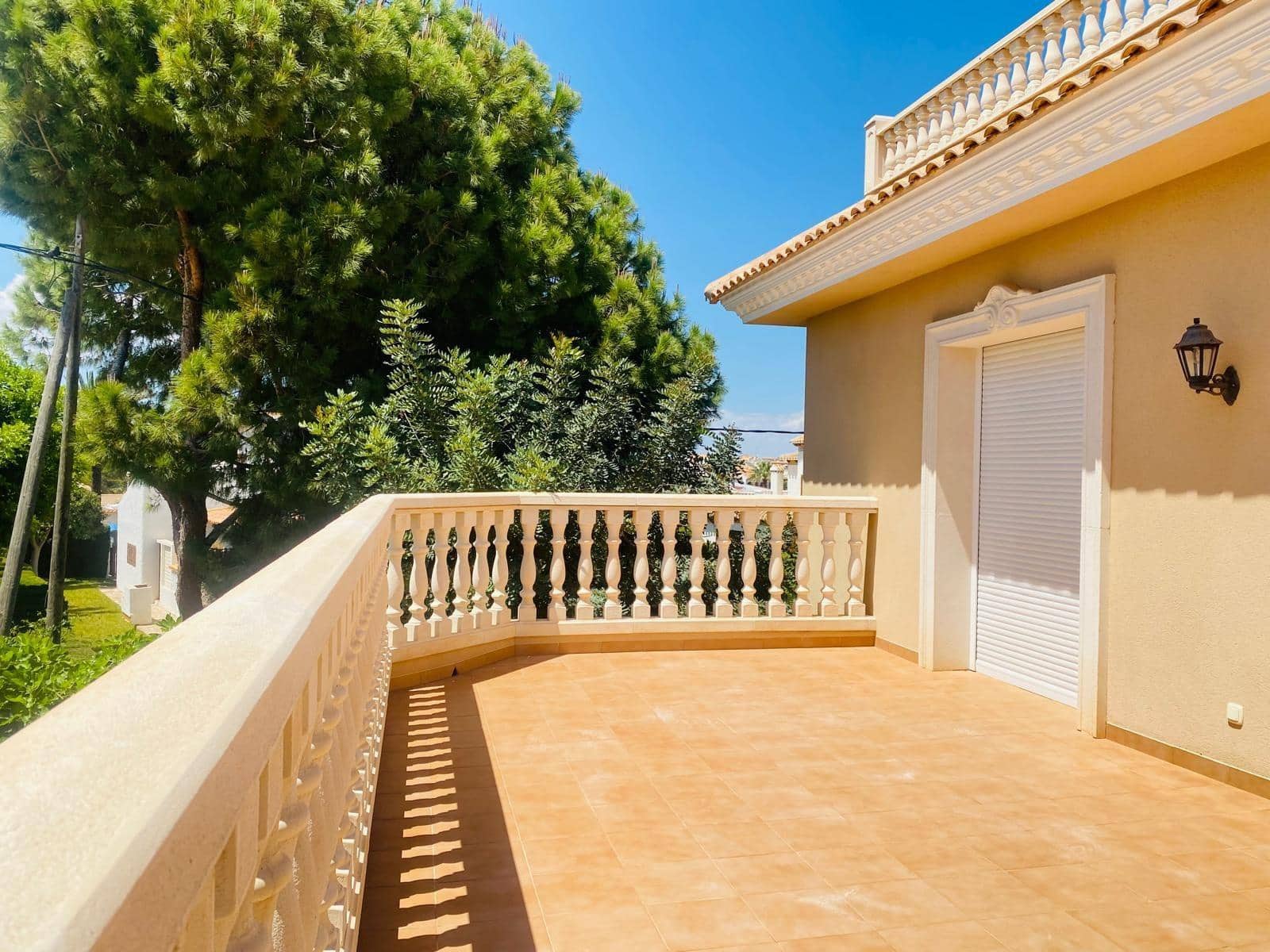 7 bedroom Villa for sale in Cabo Roig with pool garage - € 1,679,000 (Ref: 8377592)