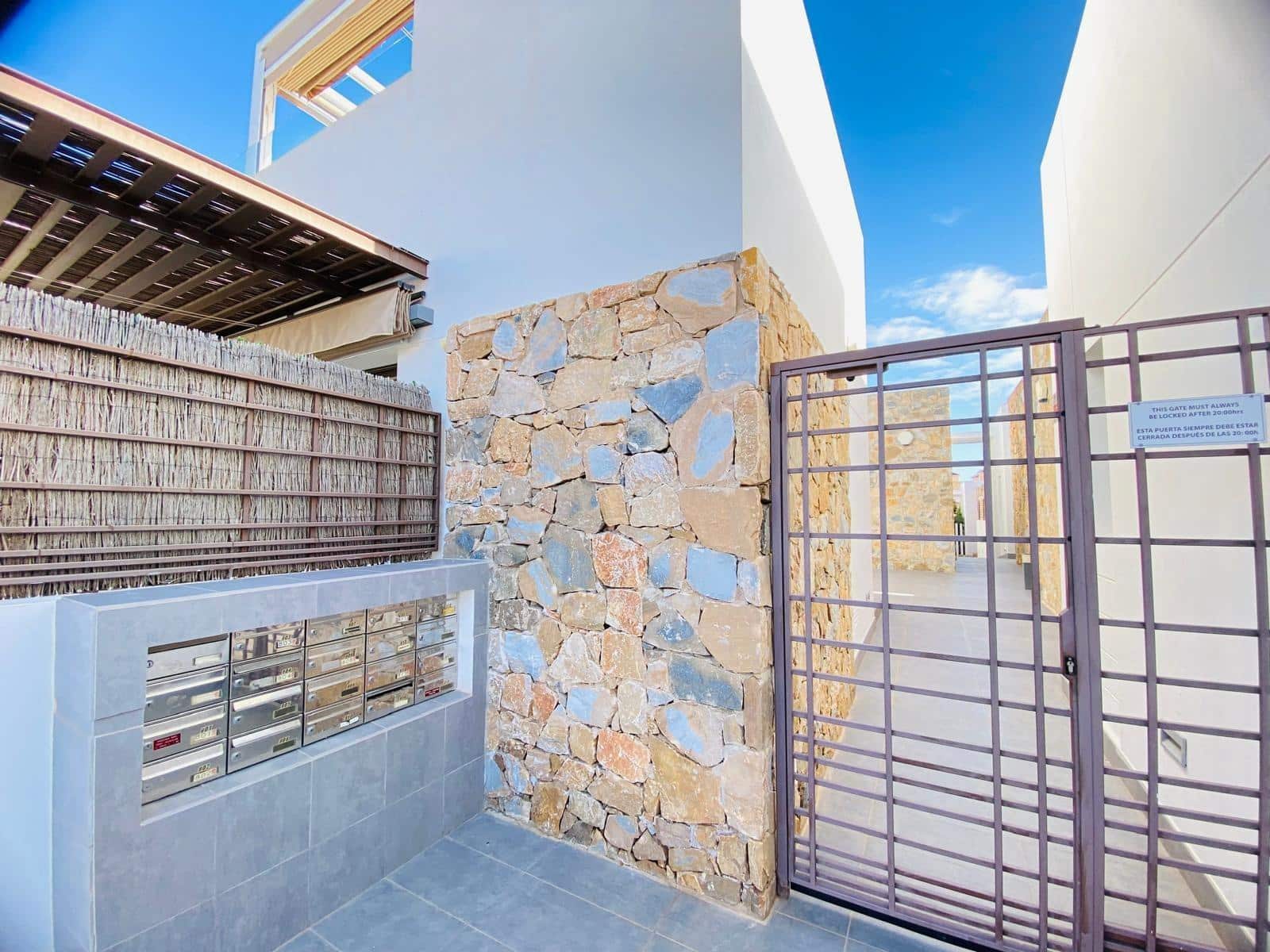 3 bedroom Villa for sale in Orihuela Costa with pool - € 349,800 (Ref: 8760034)