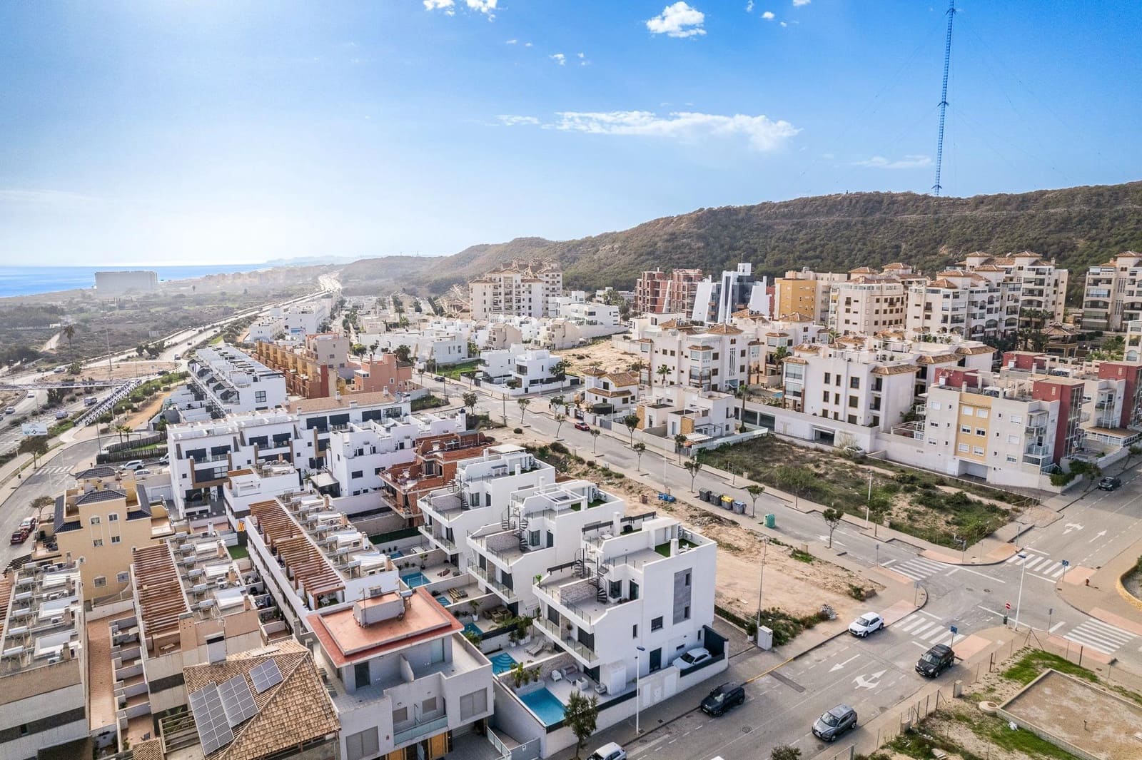 4 soveværelse Semi-Rækkehus til salg i Guardamar del Segura med swimmingpool - € 507.050 (Ref: 8806249)