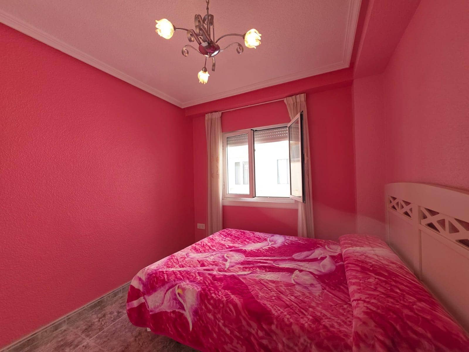 Apartamento de 2 habitaciones en Torrevieja en venta - 156.700 € (Ref: 8926594)