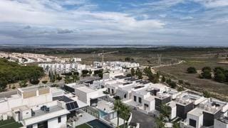 Chalet de 3 habitaciones en San Miguel de Salinas en venta con piscina - 875.000 € (Ref: 8992650)