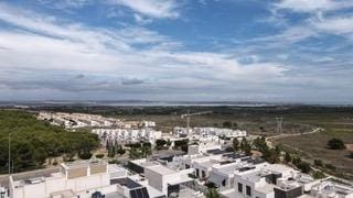 Chalet de 3 habitaciones en San Miguel de Salinas en venta con piscina - 875.000 € (Ref: 8992650)