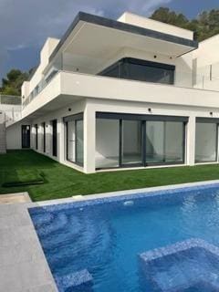 Chalet de 3 habitaciones en San Miguel de Salinas en venta con piscina - 875.000 € (Ref: 8992650)