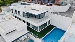 Chalet de 3 habitaciones en San Miguel de Salinas en venta con piscina - 875.000 € (Ref: 8992650)