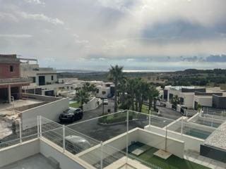 Chalet de 3 habitaciones en San Miguel de Salinas en venta con piscina - 875.000 € (Ref: 8992650)