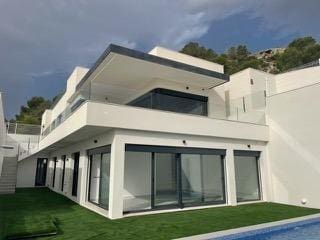 Chalet de 3 habitaciones en San Miguel de Salinas en venta con piscina - 875.000 € (Ref: 8992650)