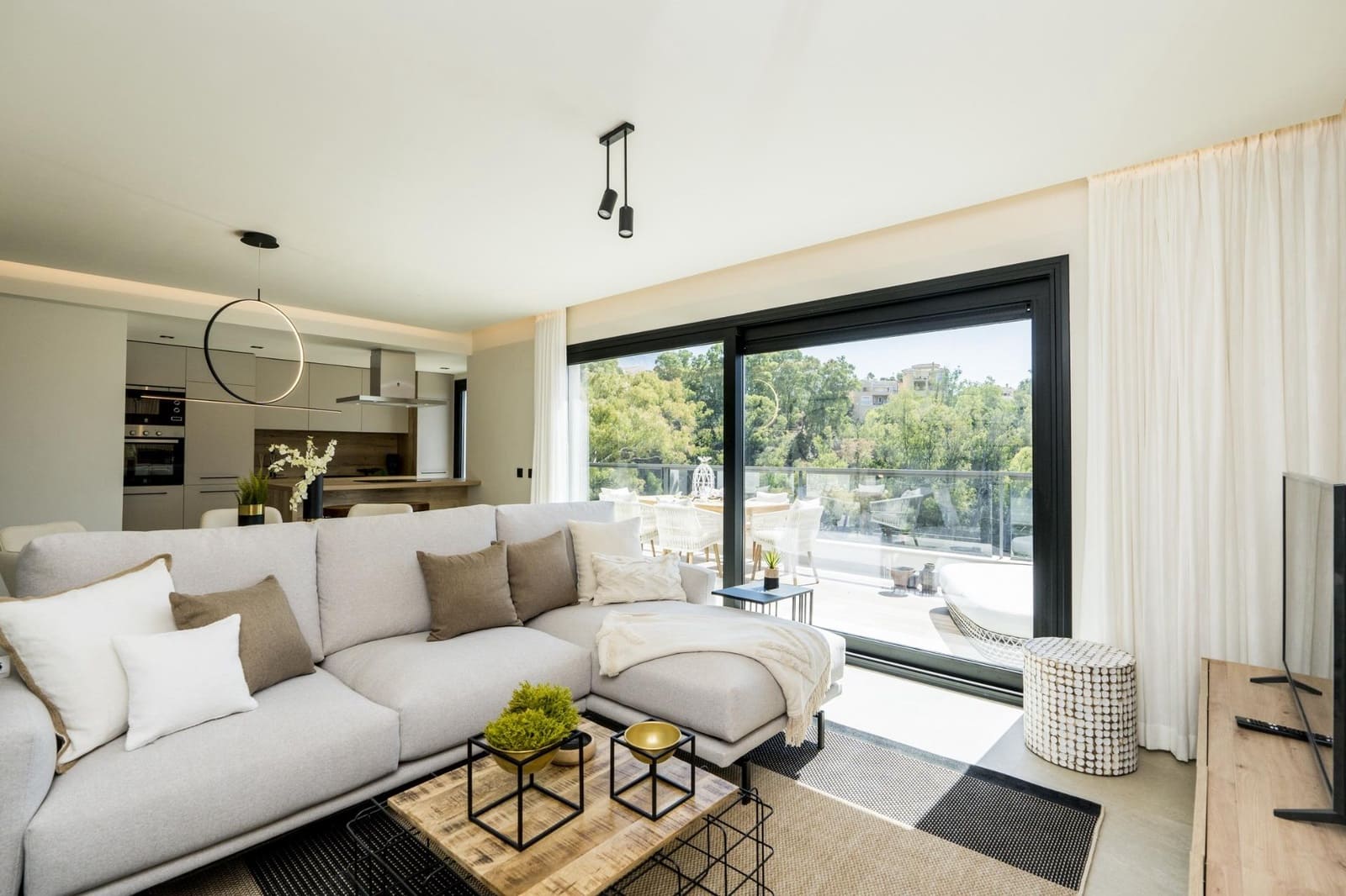 3 slaapkamer Penthouse te koop in Marbella met zwembad - € 950.000 (Ref: 8998849)