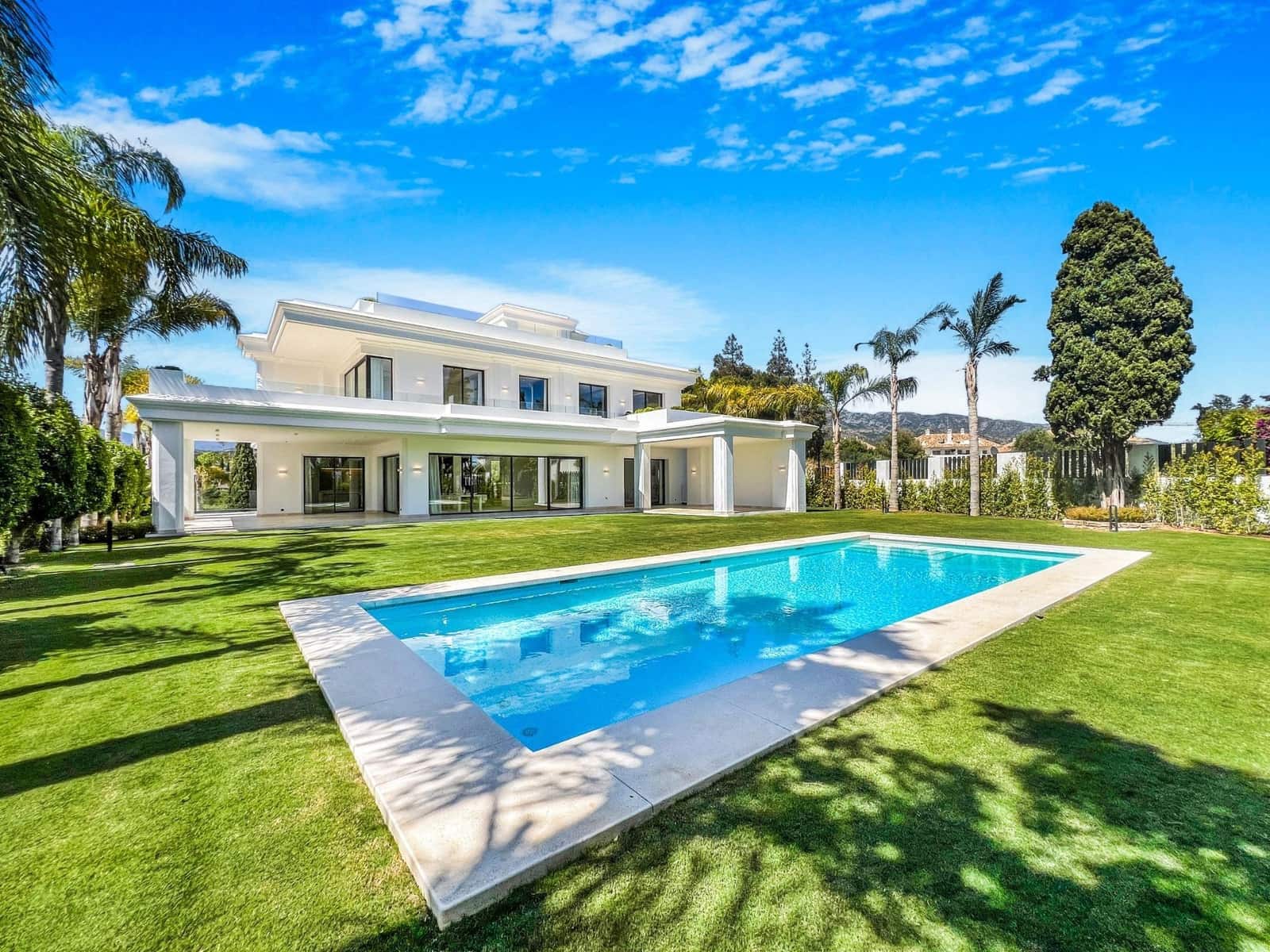6 sypialnia Willa na sprzedaż w Marbella z basenem garażem - 6 400 000 € (Ref: 8998887)