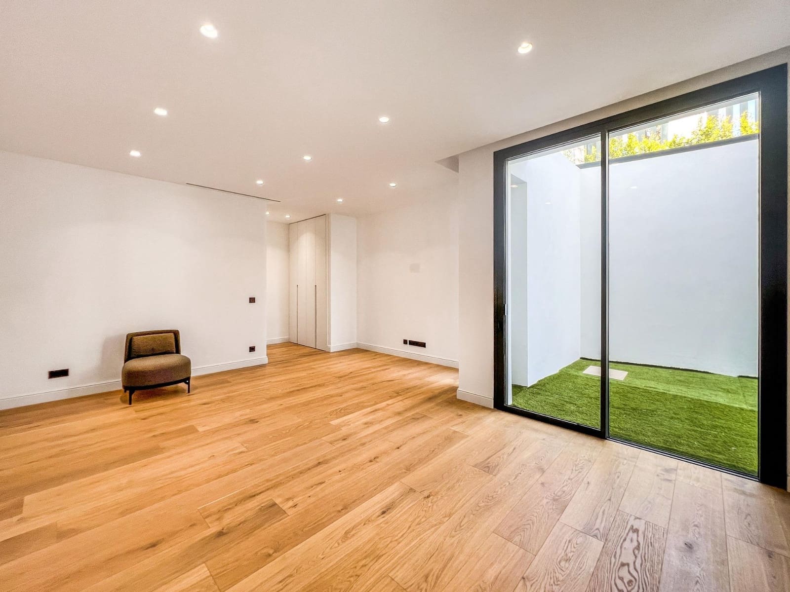 6 sypialnia Willa na sprzedaż w Marbella z basenem garażem - 6 400 000 € (Ref: 8998887)