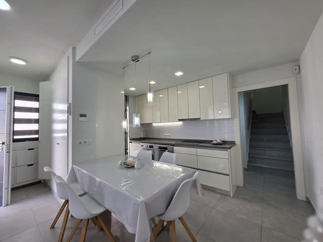 3 bedroom Semi-detached Villa for holiday rental in San Pedro del Pinatar with pool garage - € 2,500 (Ref: 9114275)