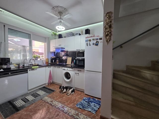 Apartamento de 4 habitaciones en Playa Flamenca, Orihuela en alquiler con piscina - 1.350 € (Ref: 9161171)