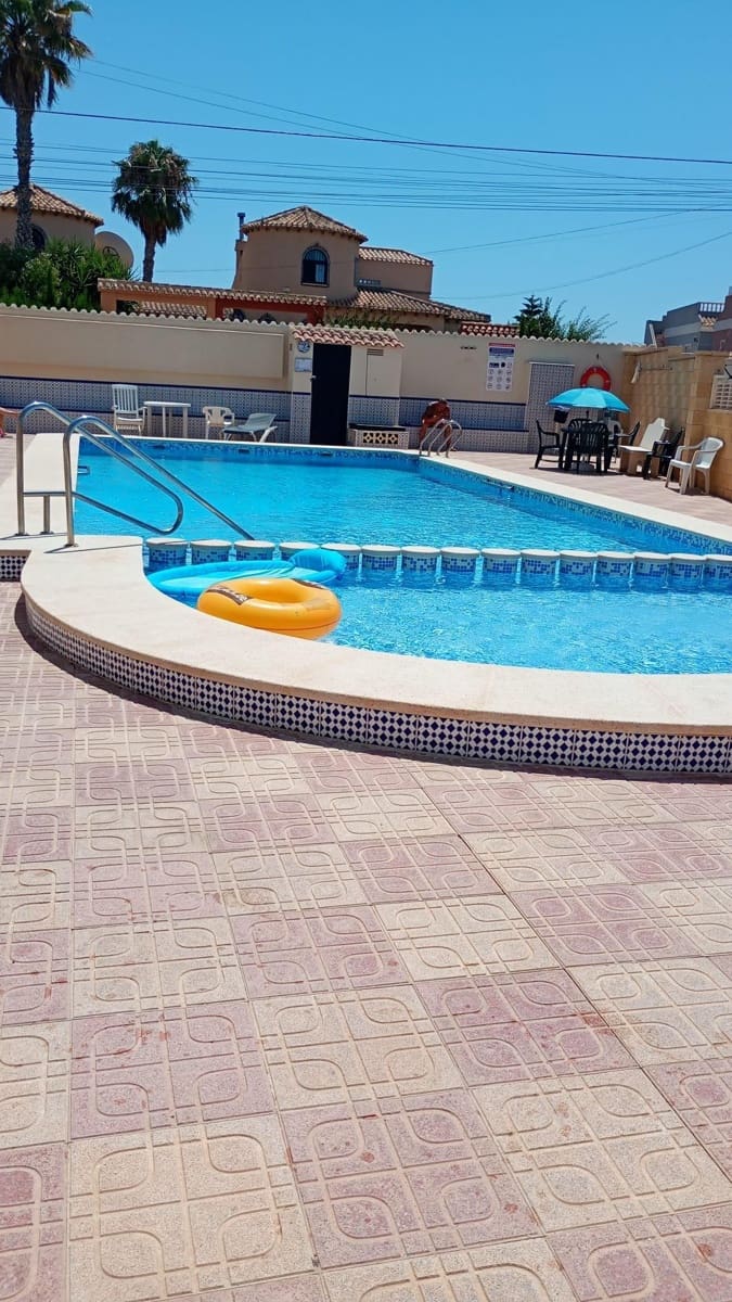 1 makuuhuone Bungalow myytävänä paikassa Torrevieja mukana uima-altaan - 89 000 € (Ref: 9262764)