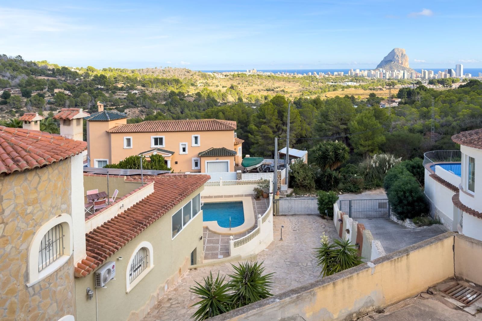 3 Zimmer Bungalow zu verkaufen in Calpe / Calp mit Pool Garage - 345.000 € (Ref: 10168141)