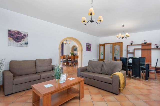 4 bedroom Villa for sale in Oltamar - Cucarres, Calpe / Calp with pool garage - € 665,000 (Ref: 2636852)