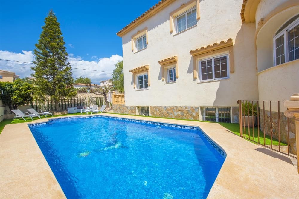 Chalet de 5 habitaciones en Calpe / Calp en venta con piscina garaje - 675.000 € (Ref: 3545063)