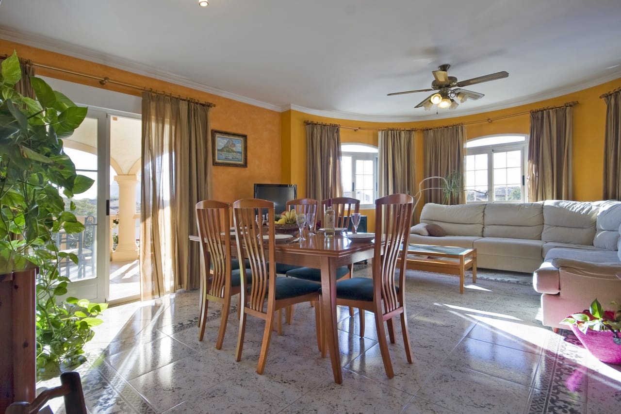 Chalet de 5 habitaciones en Calpe / Calp en venta con piscina garaje - 675.000 € (Ref: 3545063)