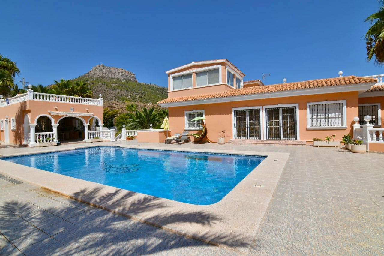 Chalet de 5 habitaciones en Calpe / Calp en venta con piscina garaje - 895.000 € (Ref: 3545182)