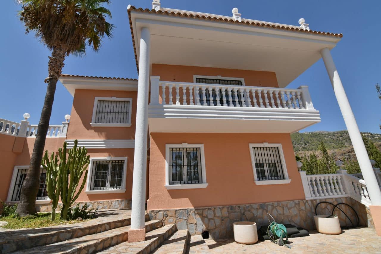 Chalet de 5 habitaciones en Calpe / Calp en venta con piscina garaje - 895.000 € (Ref: 3545182)